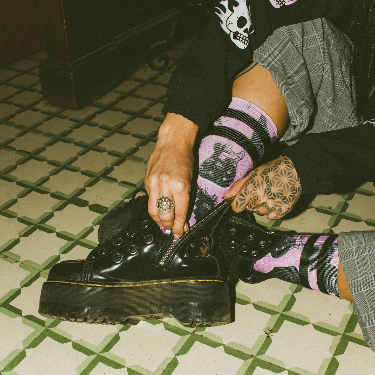 AMERICAN SOCKS "STREET ROIT" SOCKS (L/XL)